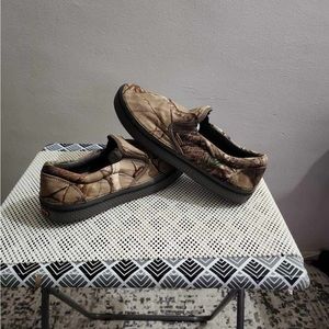 Crocs camo Men’s slip on size 12